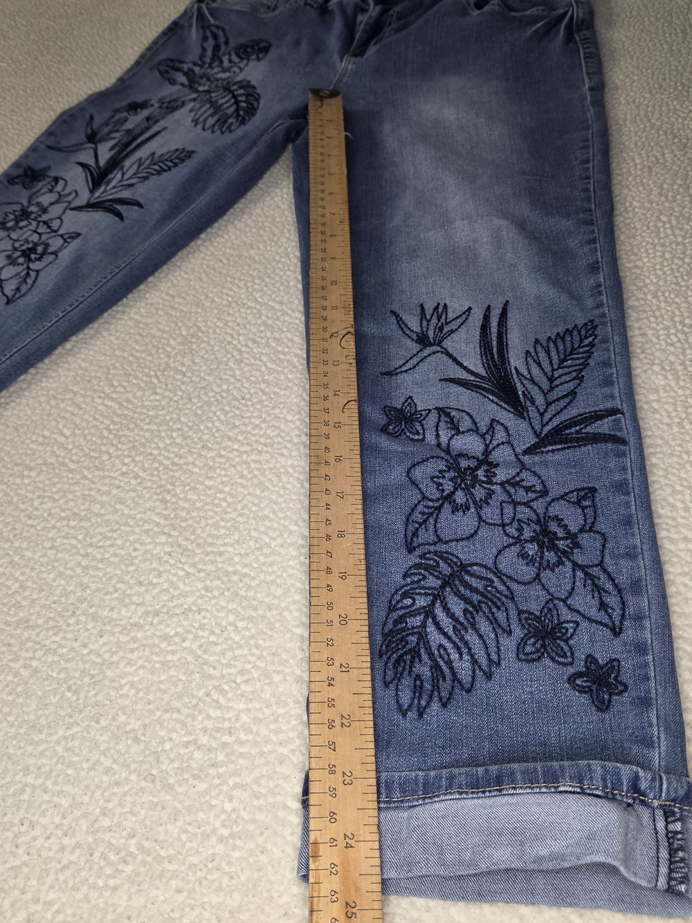 Blue Embroidered Ankle Cut Women’s Jeans By Earl Size 10 - Picture 7 of 13